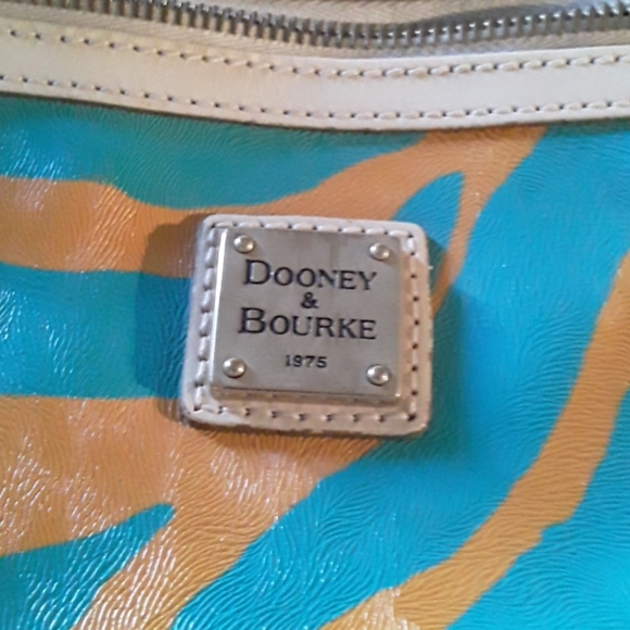 Dooney & Bourke cross body purse - Picture 2 of 5